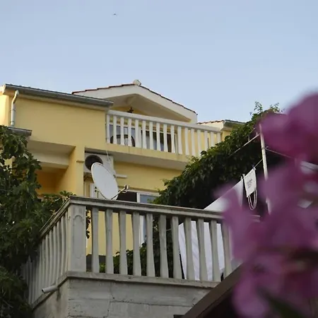 Private With A Garden And A Terrace * Tisno