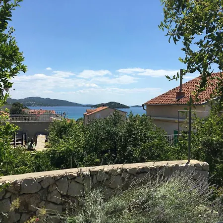 Appartamento Private With A Garden And A Terrace