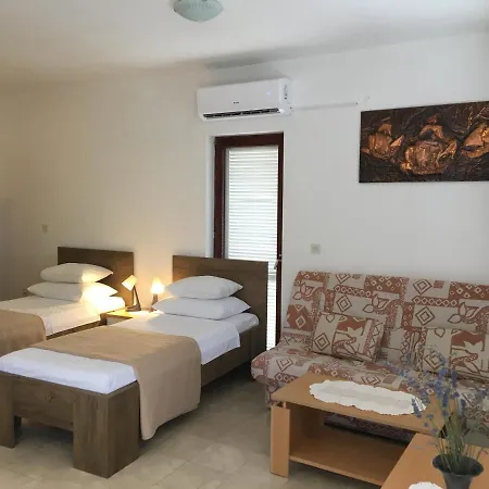 Apartment Private With A Garden And A Terrace