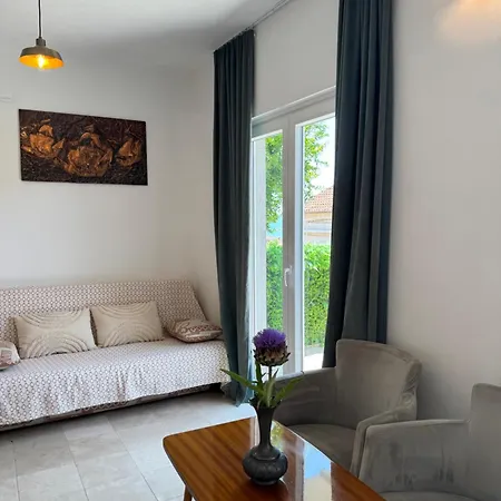 Private With A Garden And A Terrace Appartamento *