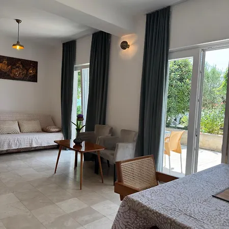 Apartment Private With A Garden And A Terrace Tisno