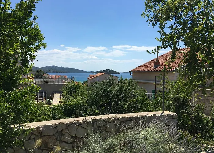 아파트 Private With A Garden And A Terrace