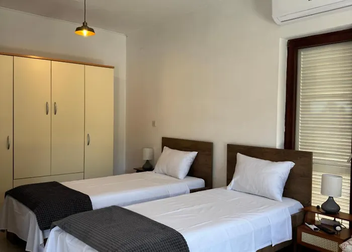 Private With A Garden And A Terrace 아파트 티스노