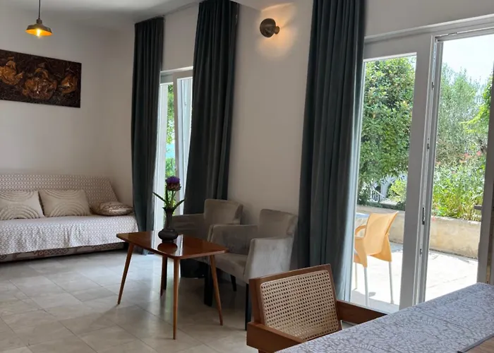 Apartman Private With A Garden And A Terrace Tisno